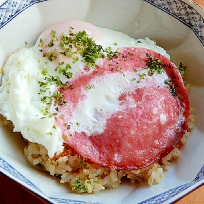 ５分！？発芽米で❤ハムエッグ丼♪（あおさ粉＆岩塩）